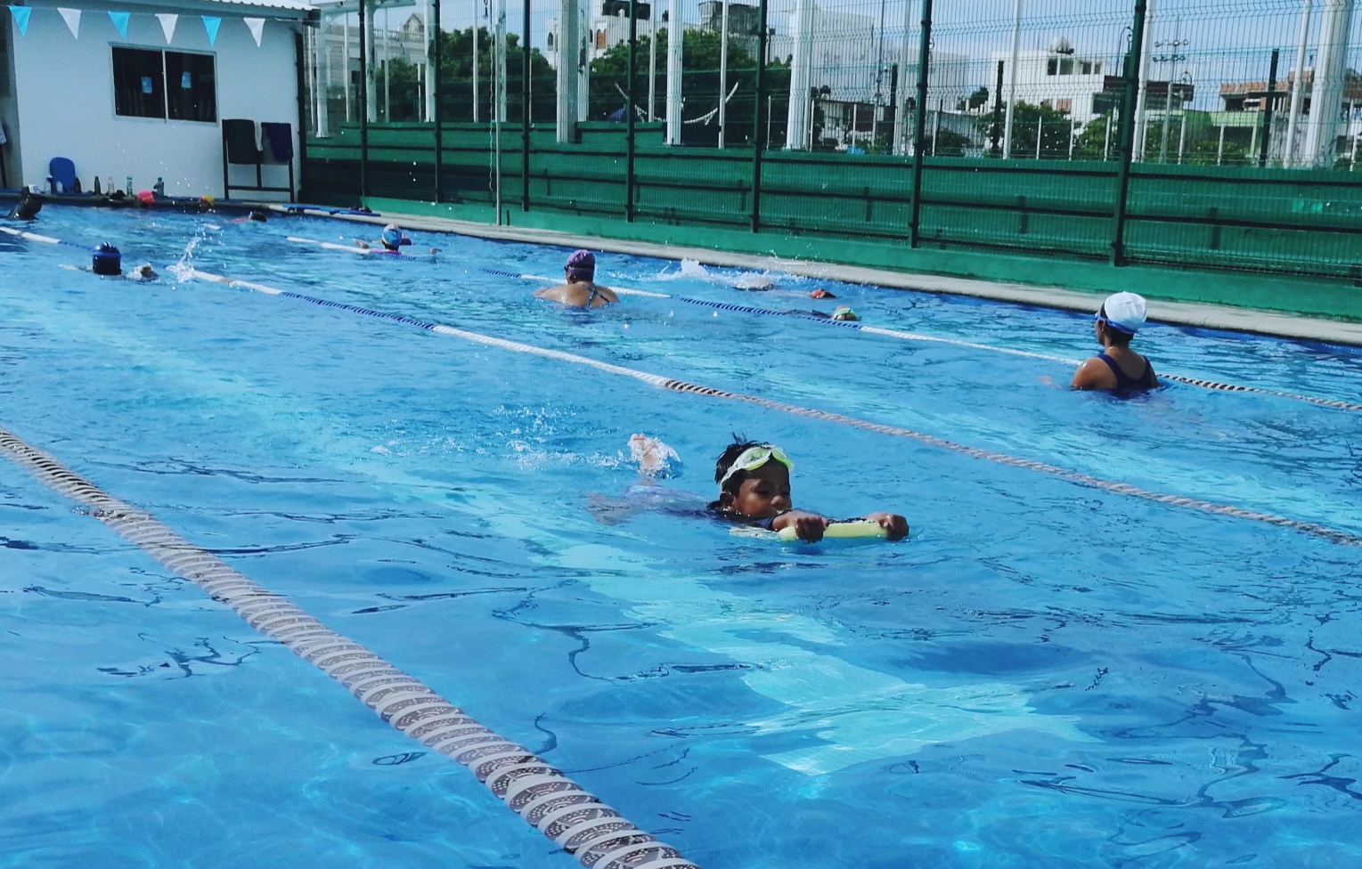 Club Acuario invita a curso de verano “Todos a Nadar”
