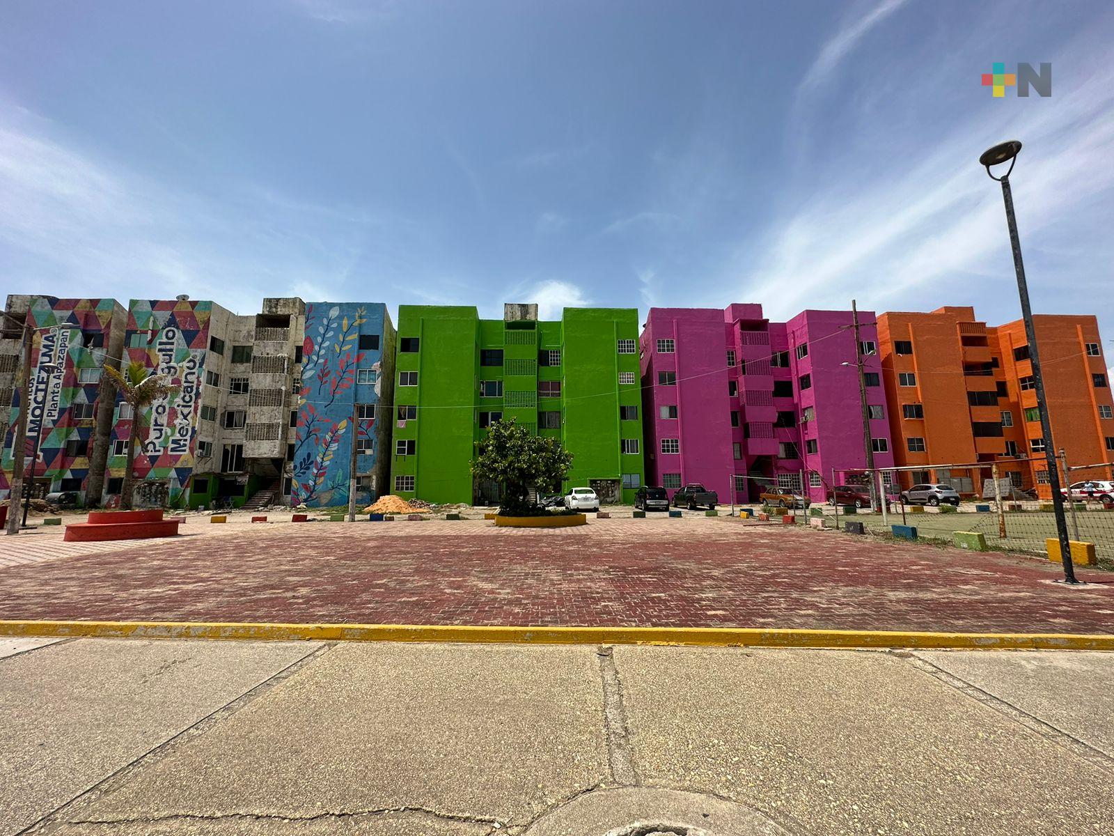 Cerca del 50% de los edificios de grupo M de Coatzacoalcos ya tienen nueva imagen