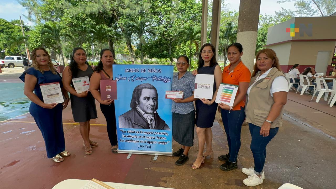 En Coatza reciben medios de pago correspondientes al programa «La Escuela es Nuestra»