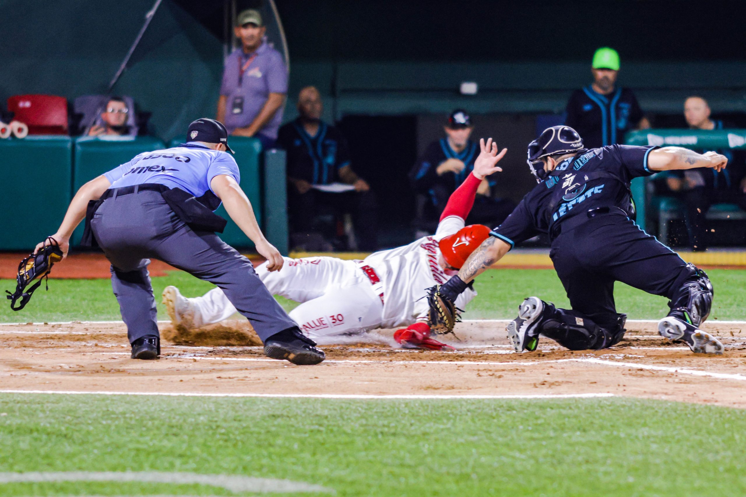 En extrainnings, El Águila vence y deja en el terreno a Saltillo