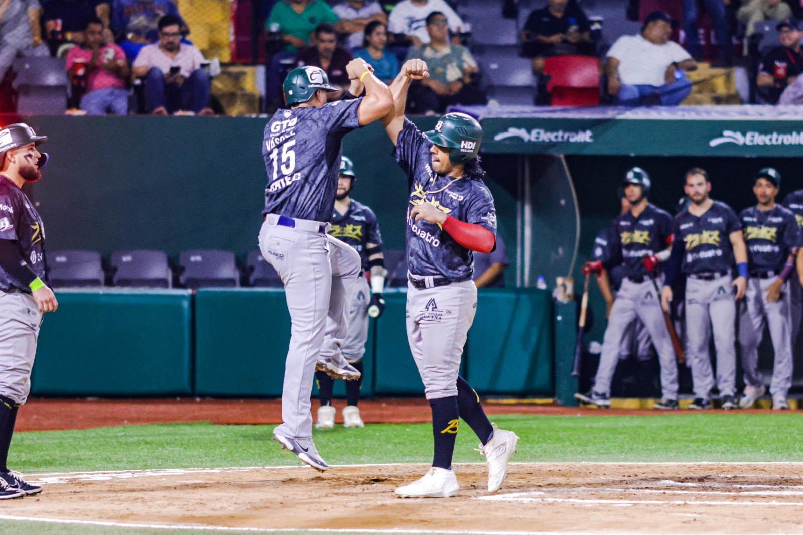 León vence por 8-5 a El Águila