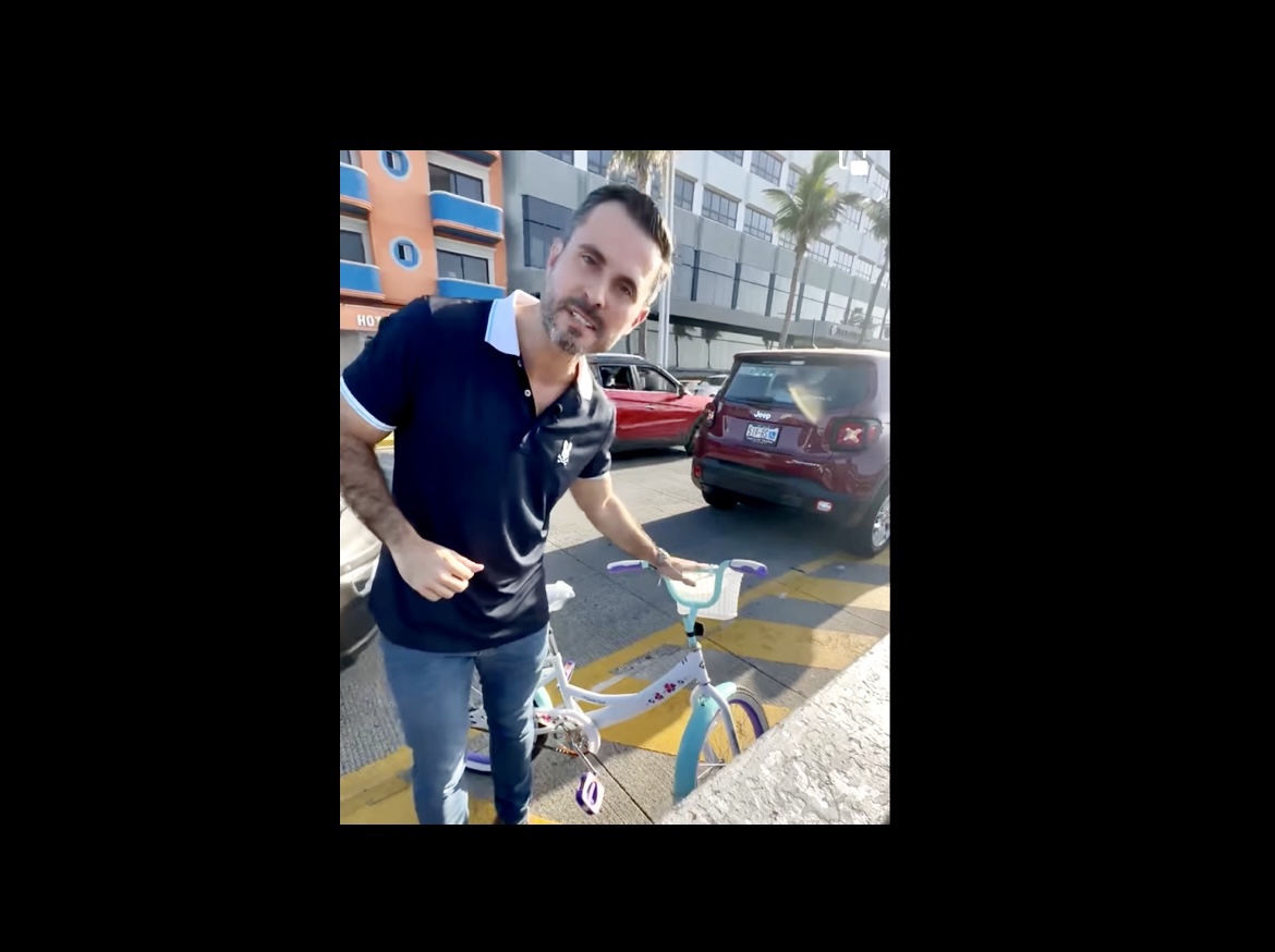 Panista exhibe glamour de Xóchitl Galvéz, le pide camine por colonias para conocer Veracruz