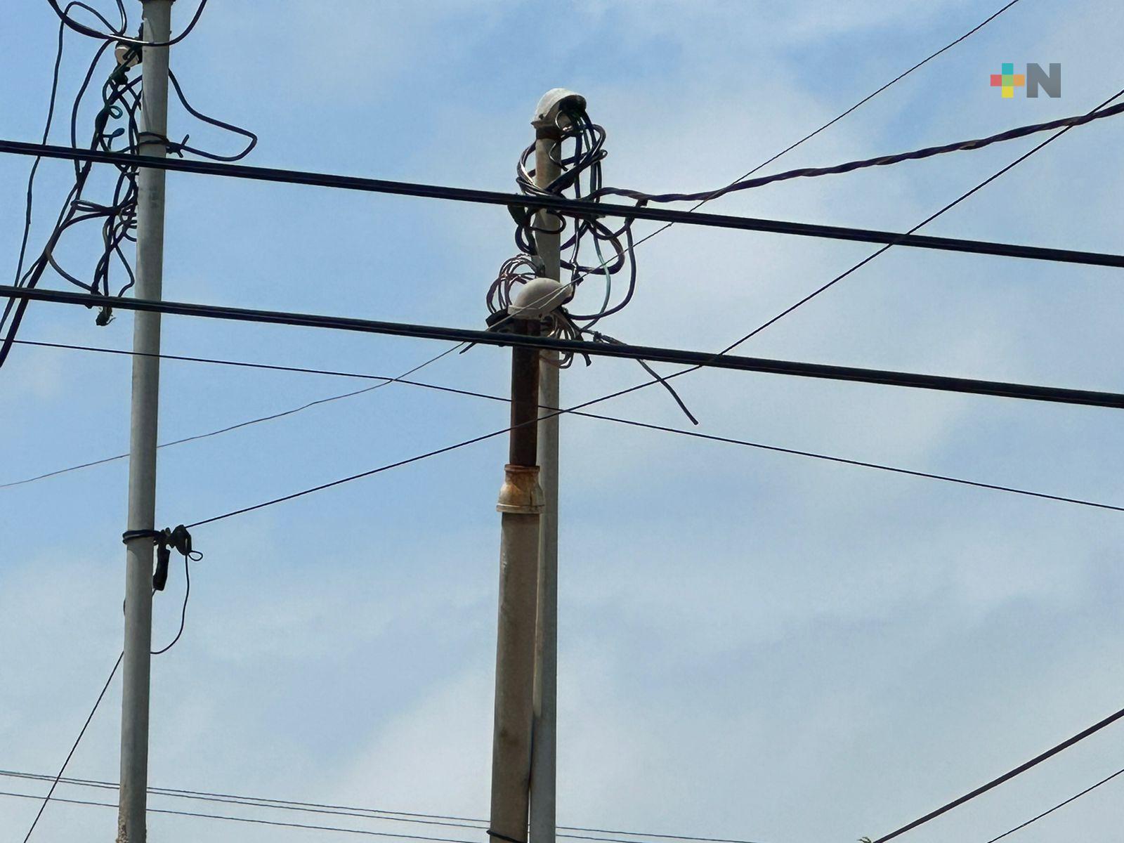 Robo de cables de energía en colonia de Coatzacoalcos