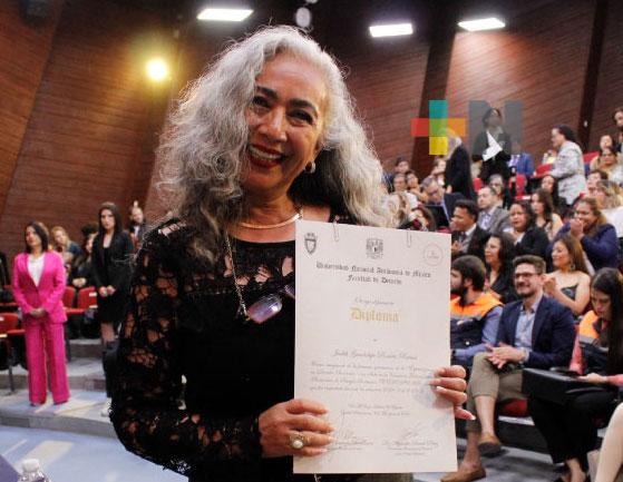 Servidores de Cofepris se gradúan en Derecho Sanitario de la UNAM