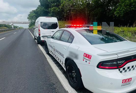 En Veracruz, Guardia Nacional rescata a loros transportados de manera ilegal