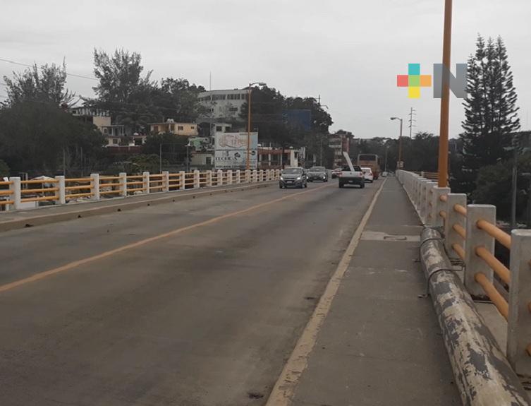 Trabajos de mantenimiento en puente Tuxpan provoca inconformidad en automovilistas