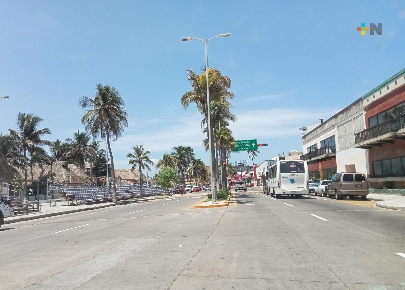 Retiran gradas del lado izquierdo del  bulevar Ávila Camacho