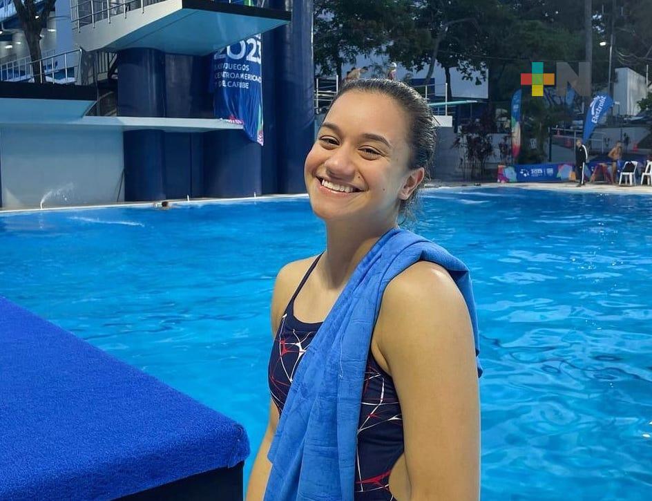 Viviana del Ángel gana oro en clavados sincronizados mixtos de JCC El Salvador