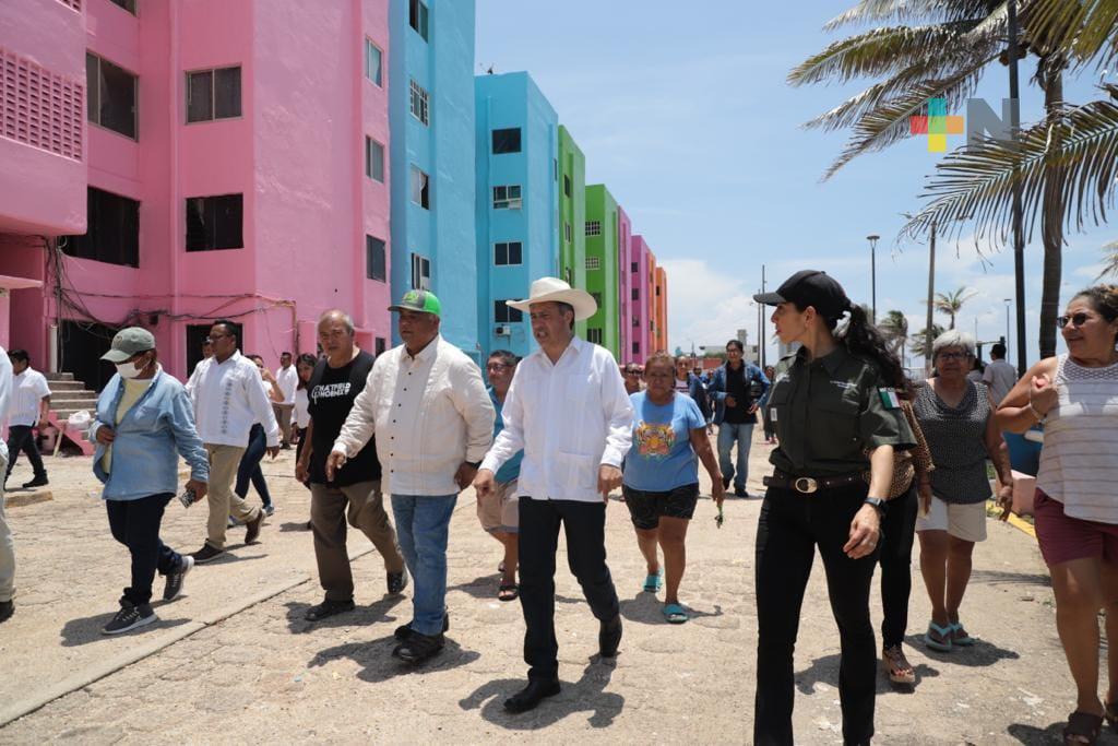 Destaca Eric Cisneros sinergia entre sociedad y gobierno al rehabilitar zona habitacional de Coatzacoalcos
