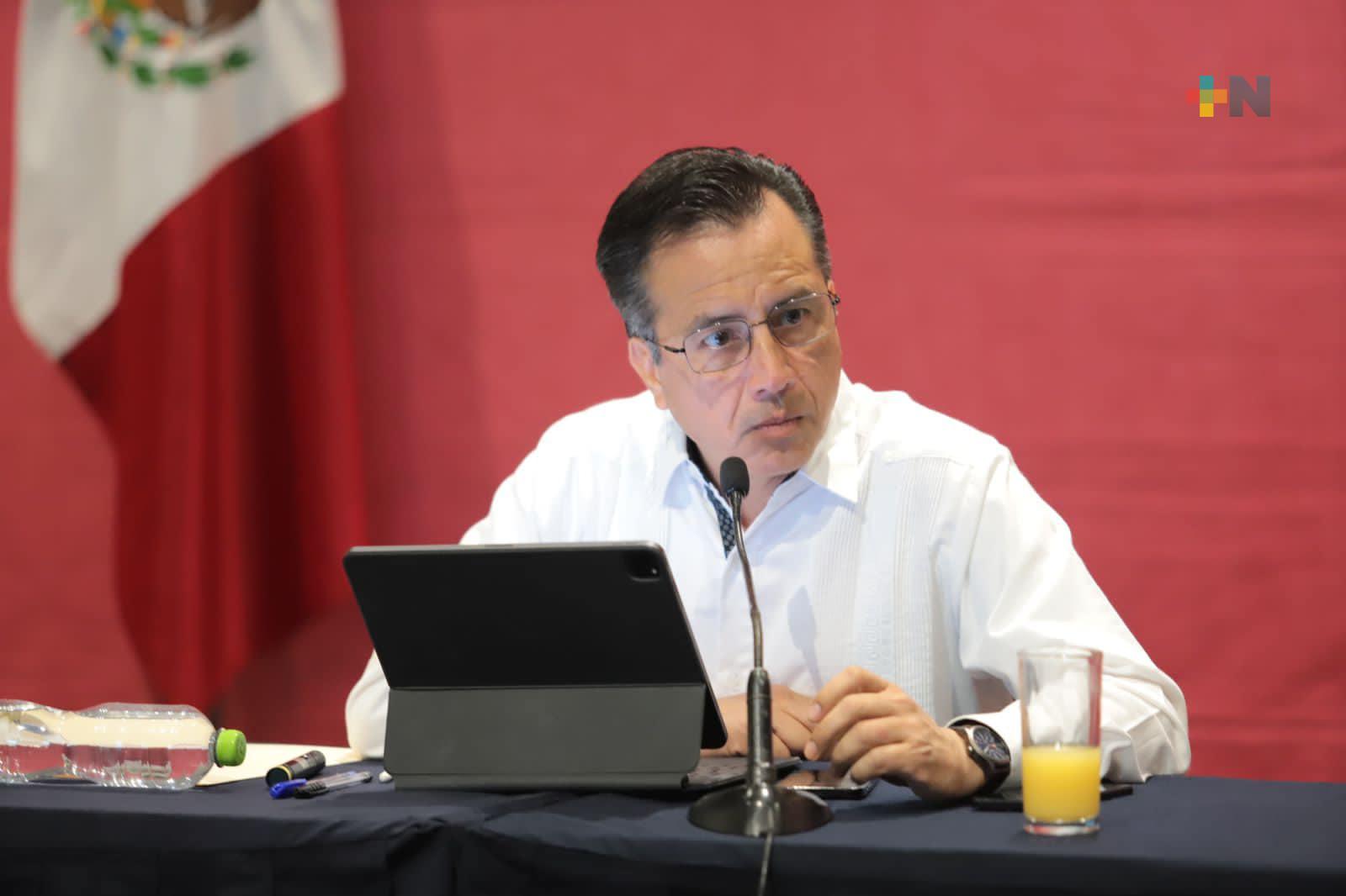 Restos humanos y caja negra de percance aéreo en Veracruz fueron entregados a FGE: Gobernador