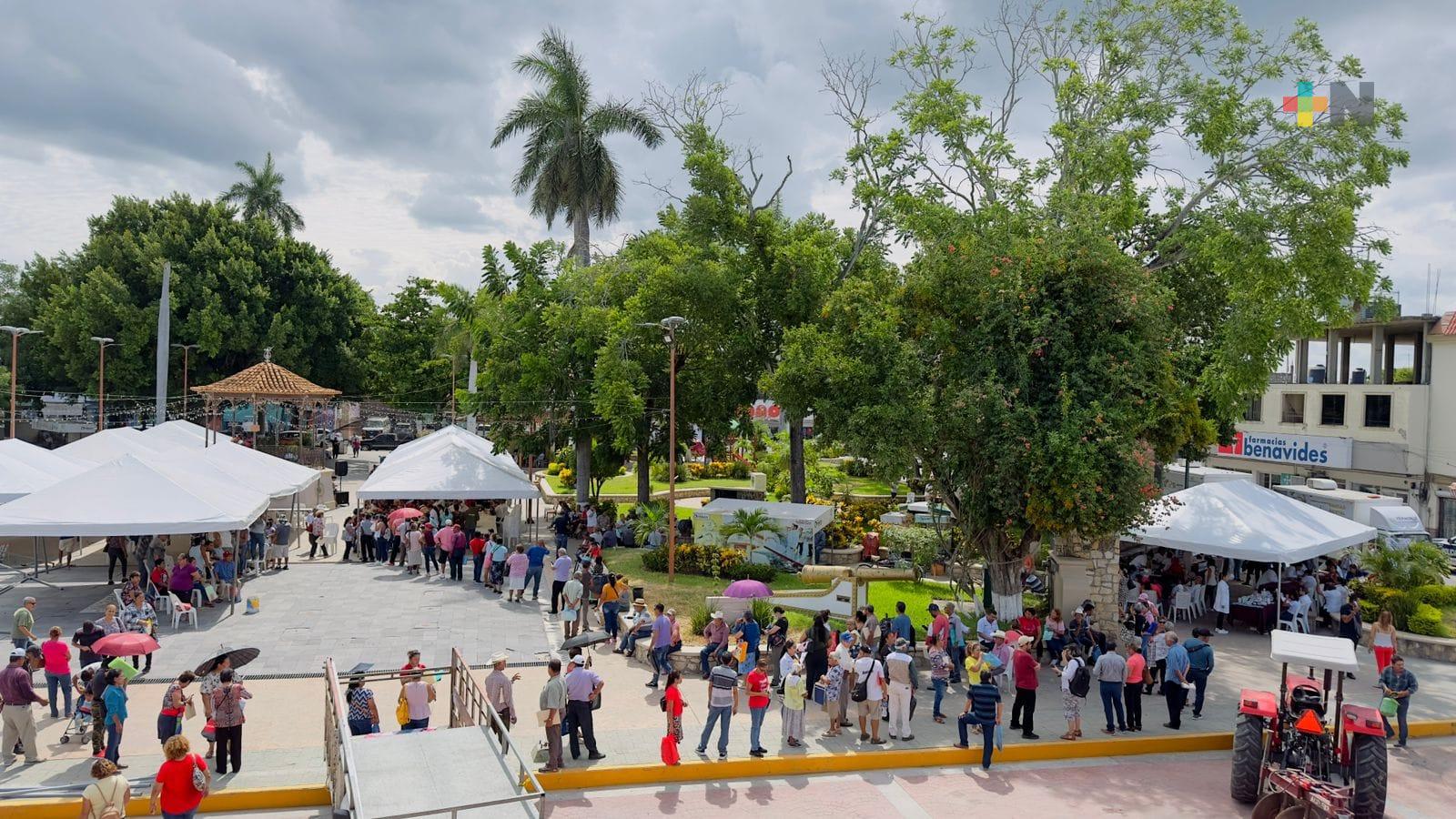 Brigada itinerante del Registro Civil atiende a población de Pánuco