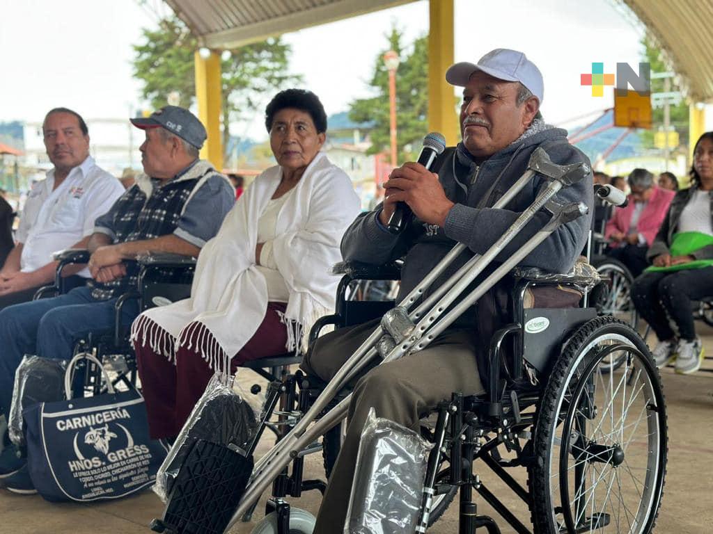 DIF Estatal entrega apoyos funcionales a ciudadanos de 16 municipios en la Huasteca