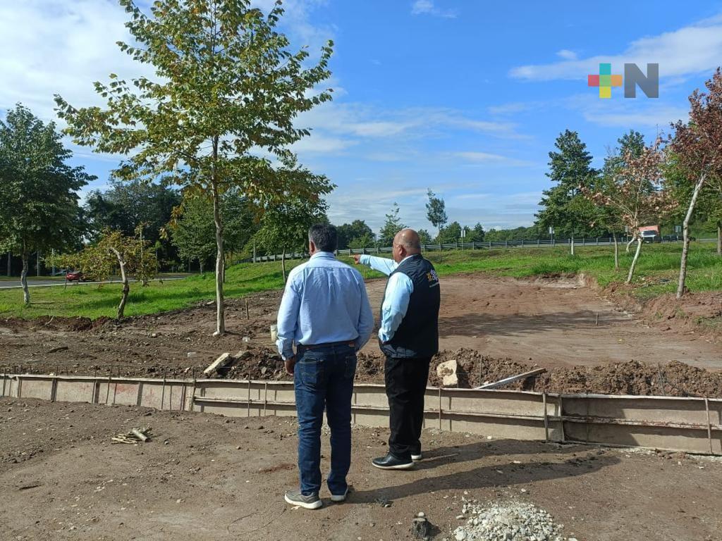 Supervisa Eric Cisneros instalación de parque recreativo en tramo Xalapa-Coatepec