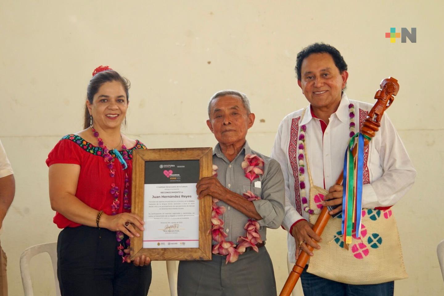 Entregan reconocimientos a personas galardonadas como «Tesoros Vivos Veracruz 2023»