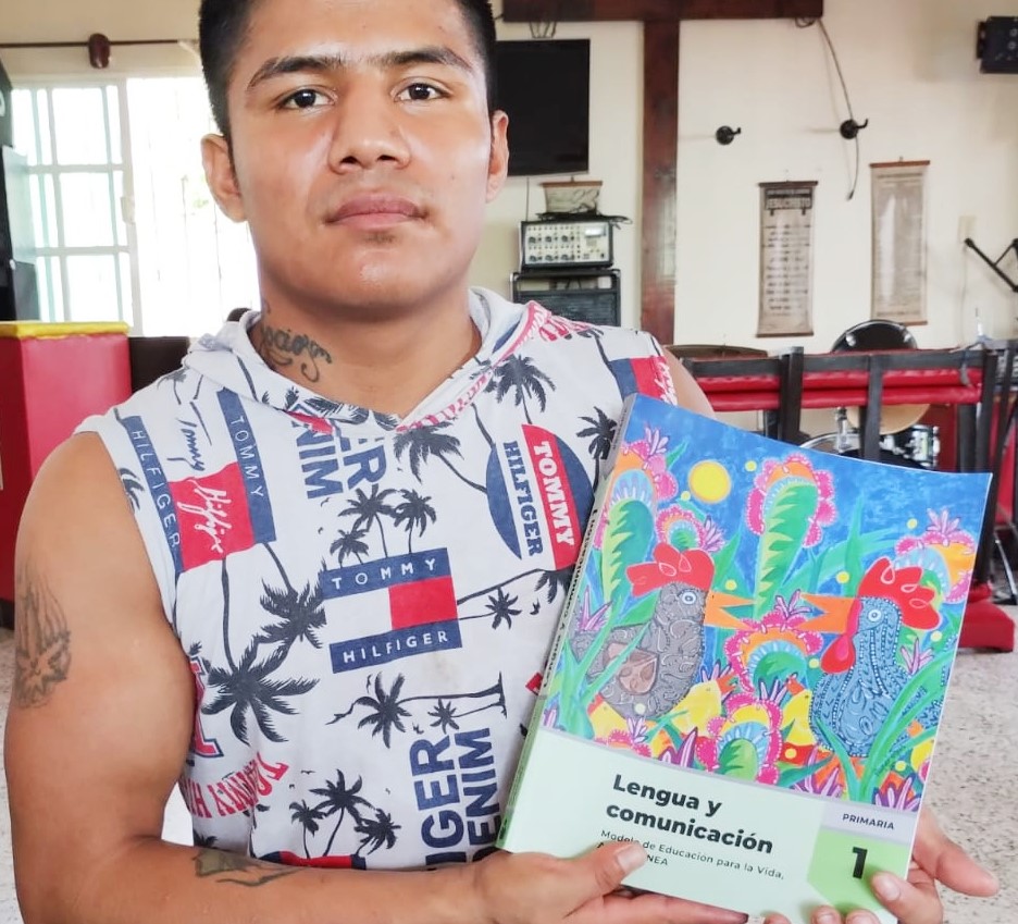 Entrega IVEA material de su nuevo modelo educativo en los 212 municipios