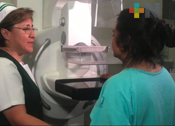 Cáncer de mama, cada vez más común en mujeres jóvenes: investigadora UV