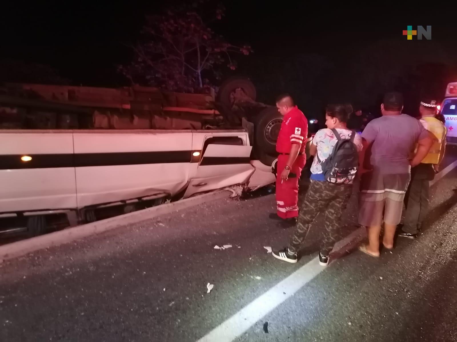 Grave accidente de autobús en carretera Las Choapas-Raudales; un fallecido y lesionados