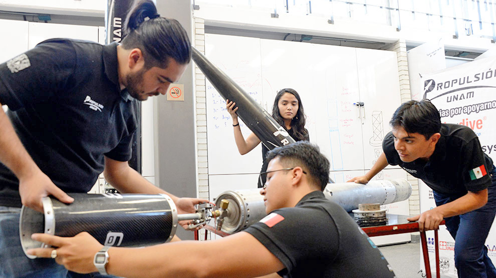 Alumnos de la UNAM construyen cohetes con tecnología 100% mexicana