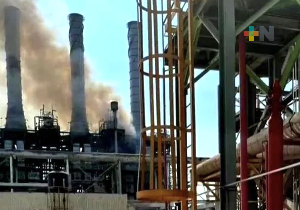 Atiende Pemex incidente en planta de Etileno del Complejo Petroquímico Cangrejera