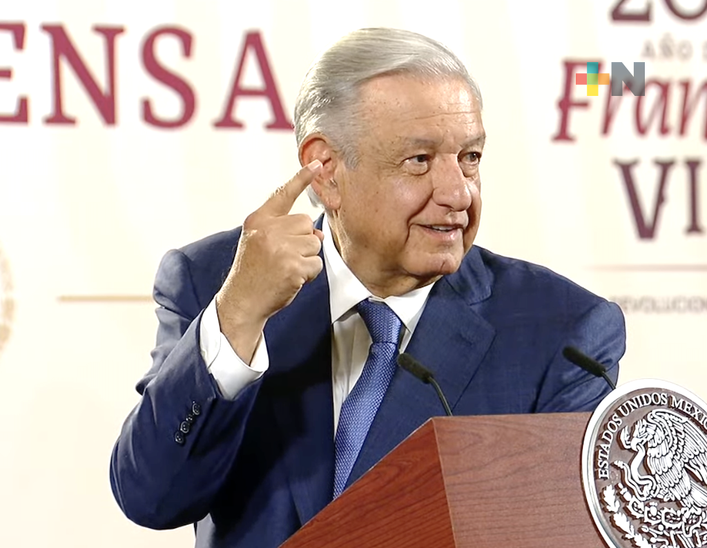 Presidente critica resoluciones en contra de la distribución de libros de texto