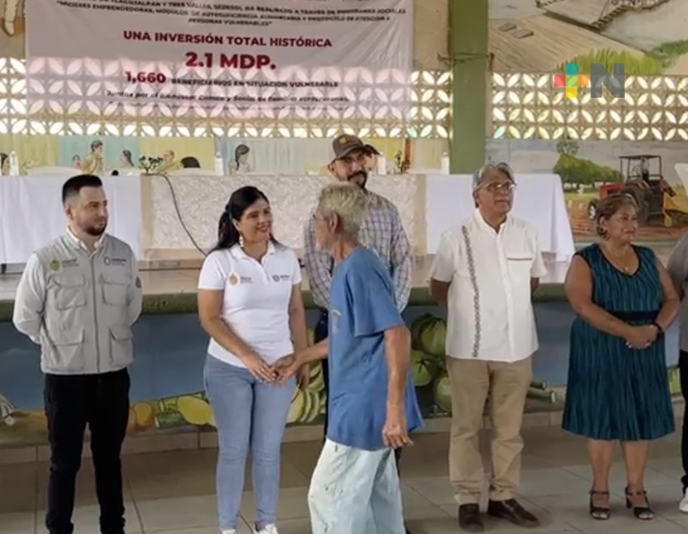 Entregó apoyos Sedesol a beneficiarios de Tlacojalpan y Tres Valles