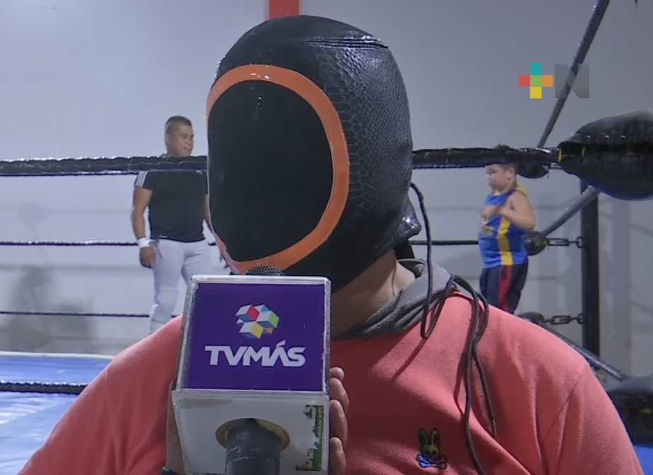 Brindan clases de Lucha Libre en Gimnasio Lions Fitness de Xalapa