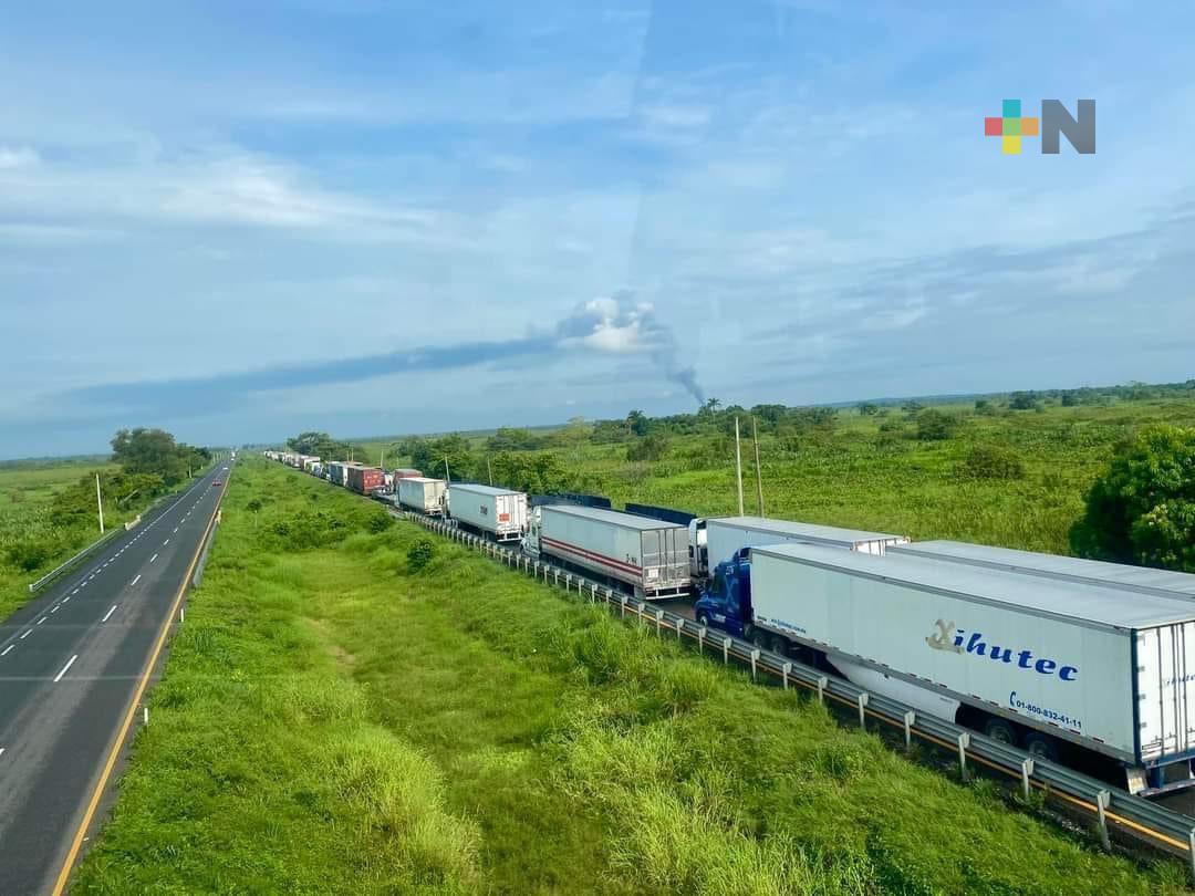 Empresarios de Coatza piden revisar retenes que alargan tiempos de traslado