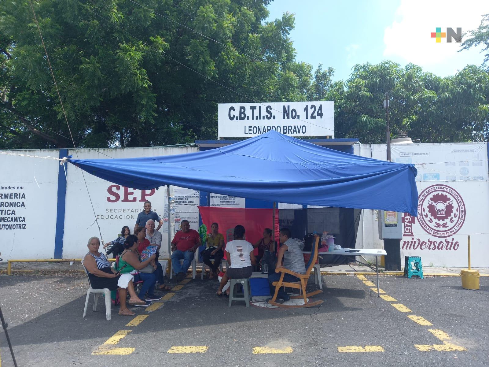 Toman instalaciones de CBTIS 124, piden que avalen estudios técnicos de egresados