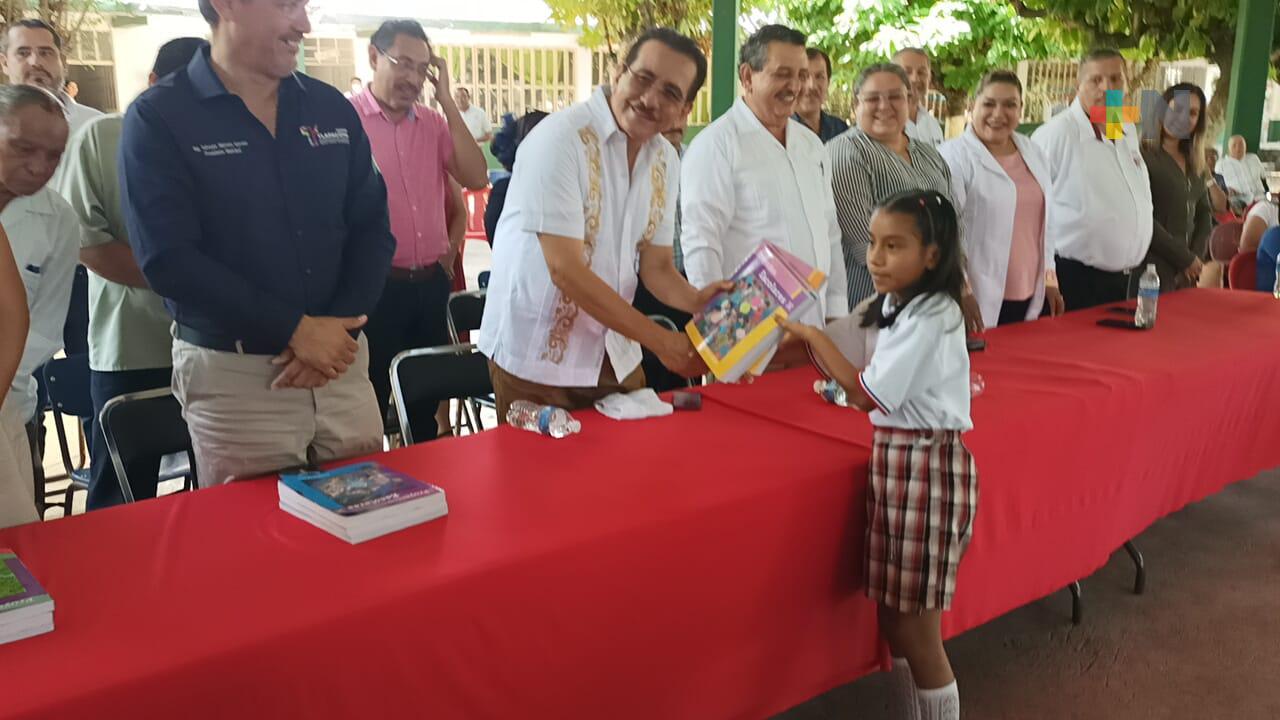 Con ceremonia simbólica da inicio ciclo escolar 2023-204 en Martínez de la Torre