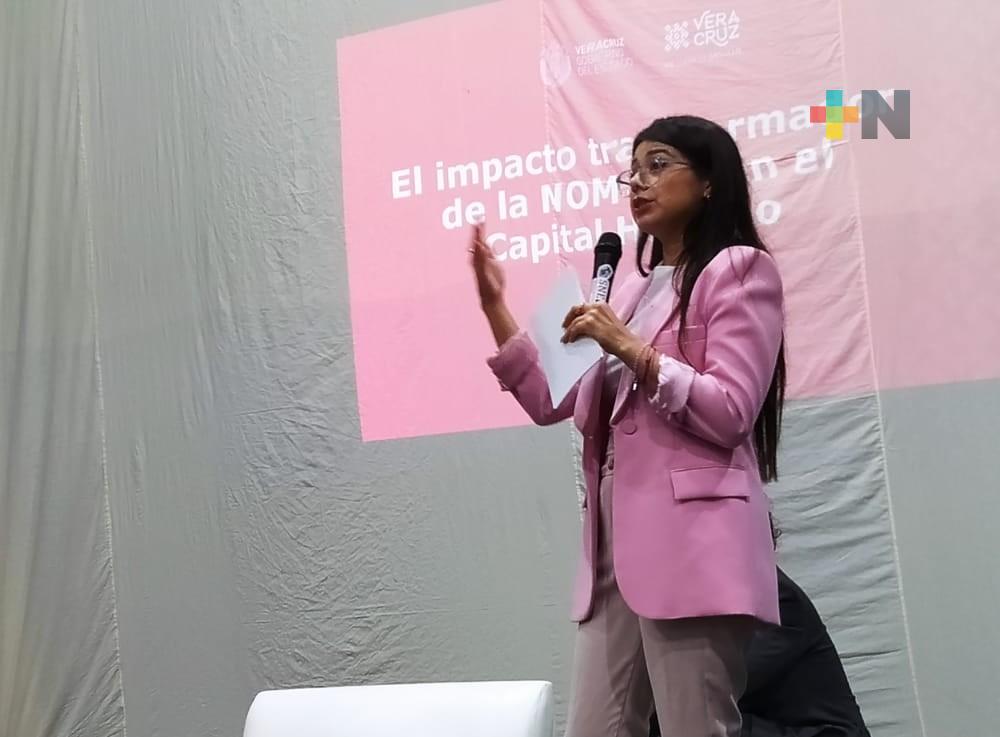 Secretaria de Trabajo imparte conferencia en foro “Determinando la competencia del talento veracruzano”