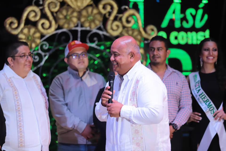 Preside Eric Cisneros coronación de certamen de belleza Jilotepec 2023