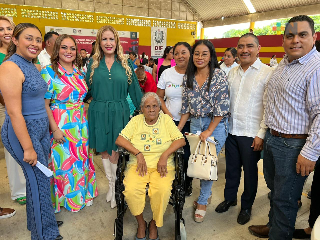 Entrega DIF estatal aparatos funcionales la cuenca del Papaloapan