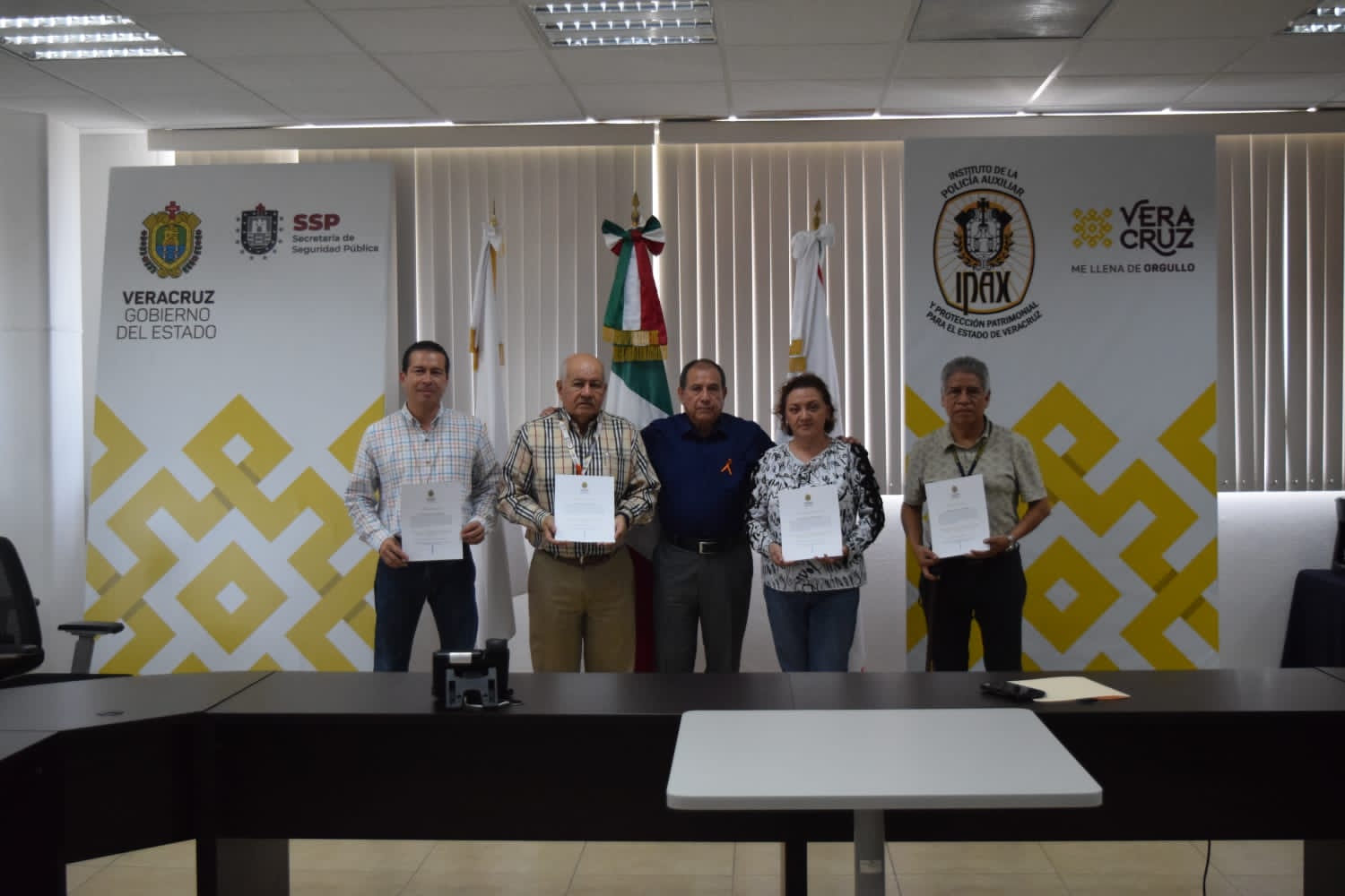 Entregan nombramientos a cuatro nuevos gerentes del IPAX