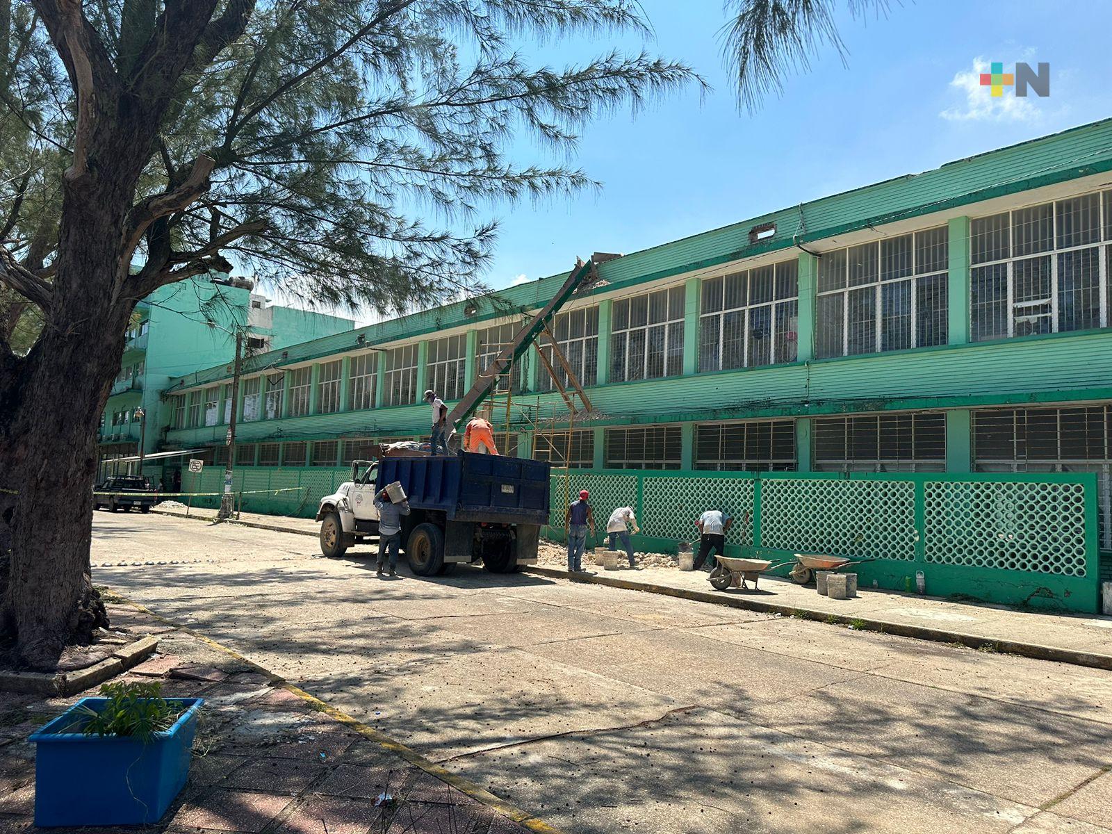 Alumnos de escuela en Coatza se alternarán para asistir por reparaciones en plantel