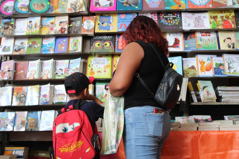 Presentan la exposición Ausencias, gráfica expandida de Roberto González