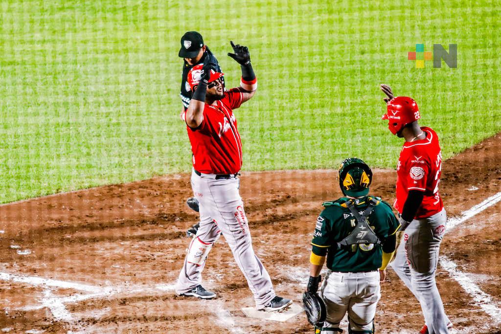 El Águila vive, apalea por 16-7 a Puebla y regresa la serie al puerto