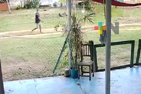 Hombre agrede físicamente a joven en colonia de Villa Allende