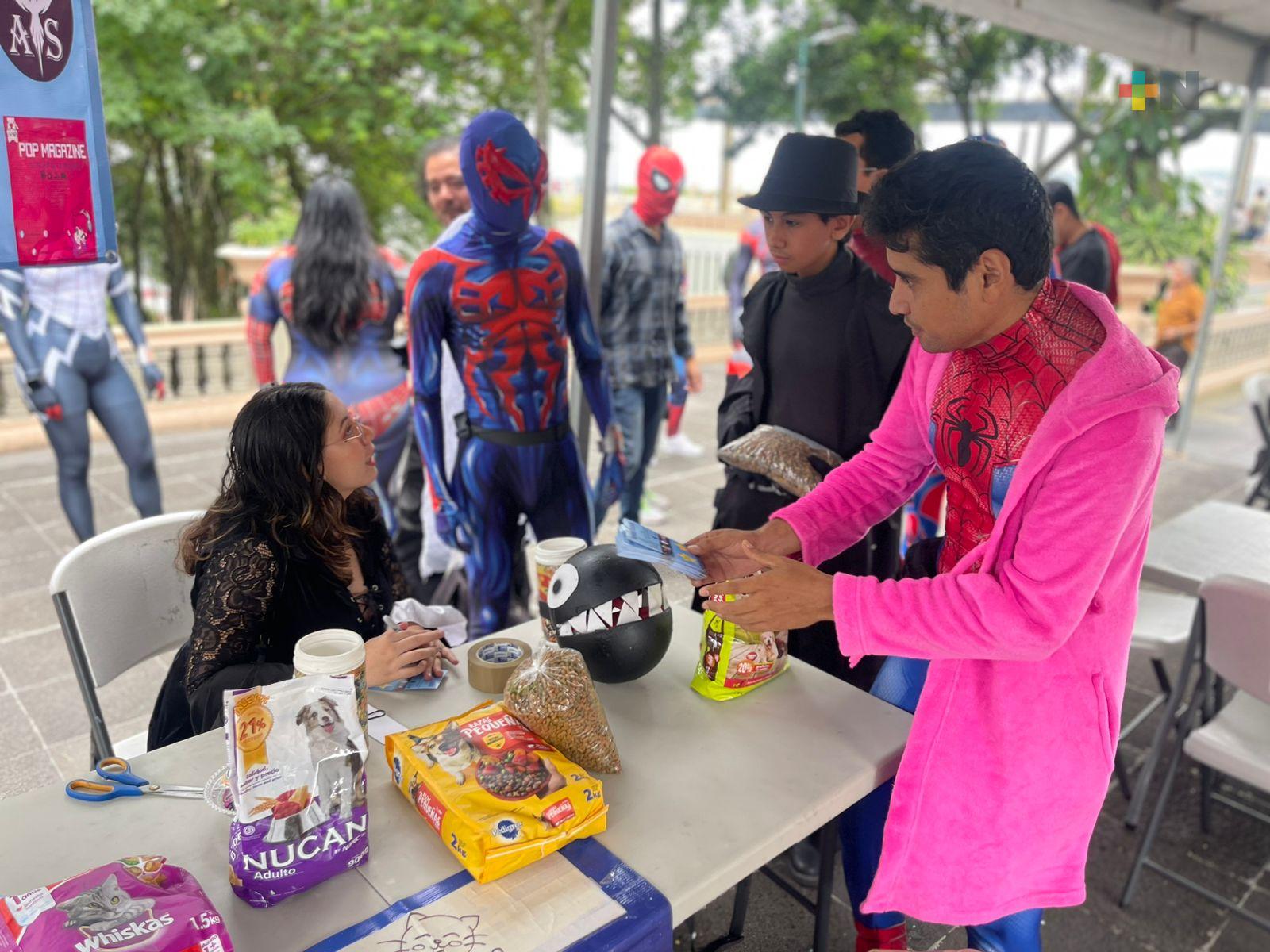 Hombres arañas apoyan a albergues rescatistas de perros y gatos en Xalapa