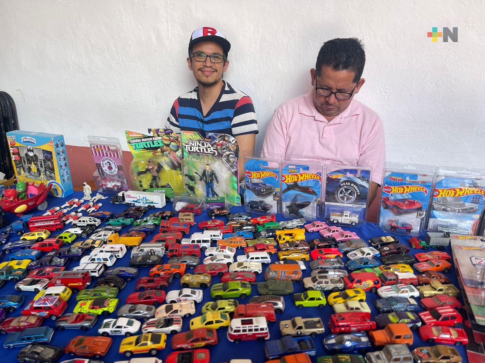 Realizan encuentro de coleccionistas de autos a escala en Xalapa