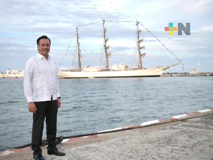 Da bienvenida el gobernador Cuitláhuac García a Fragata «Libertad» en el puerto