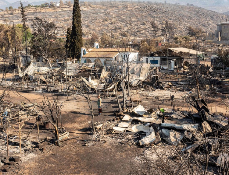 Ola de incendios en Grecia ha causado muerte de al menos 20 personas