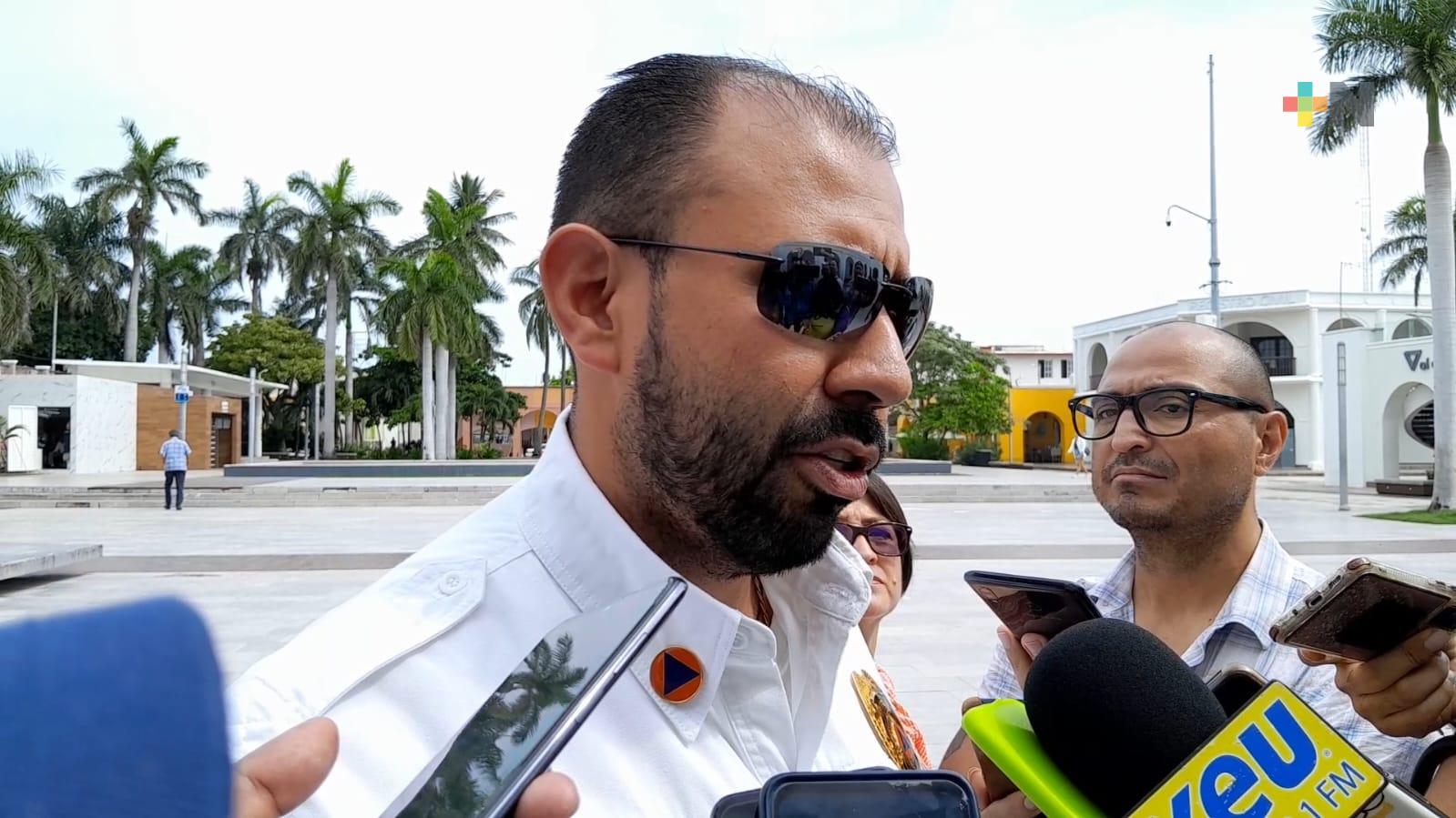 Ante intensas lluvias piden asegurar objetos en techos de viviendas