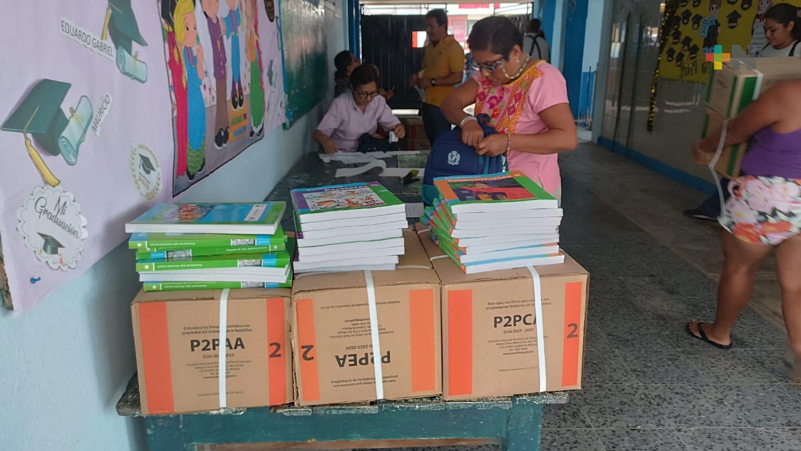 Maestros de Coatza utilizarán y realizarán aportaciones a los libros de texto