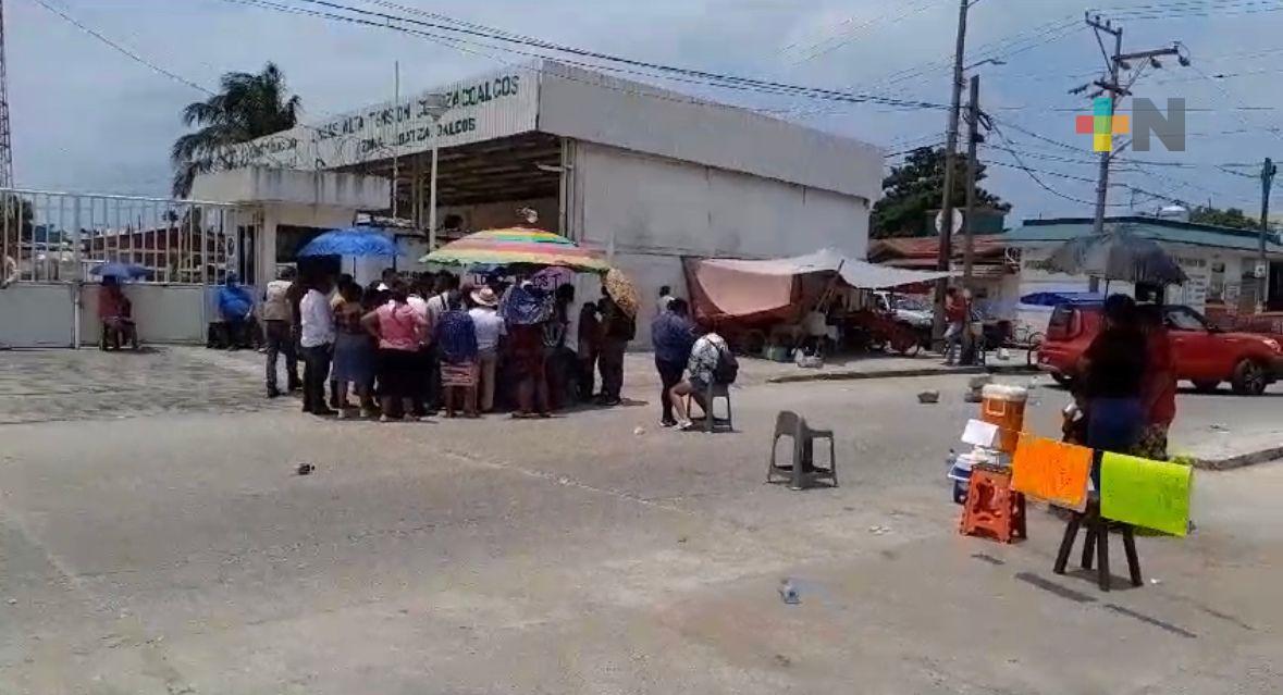 Vecinos de colonia de Coatzacoalcos piden a CFE reparación de transformadores