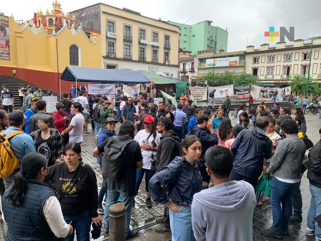 Estudiantes de Xalapa marchan inconformes con reducción de becas Conahcyt