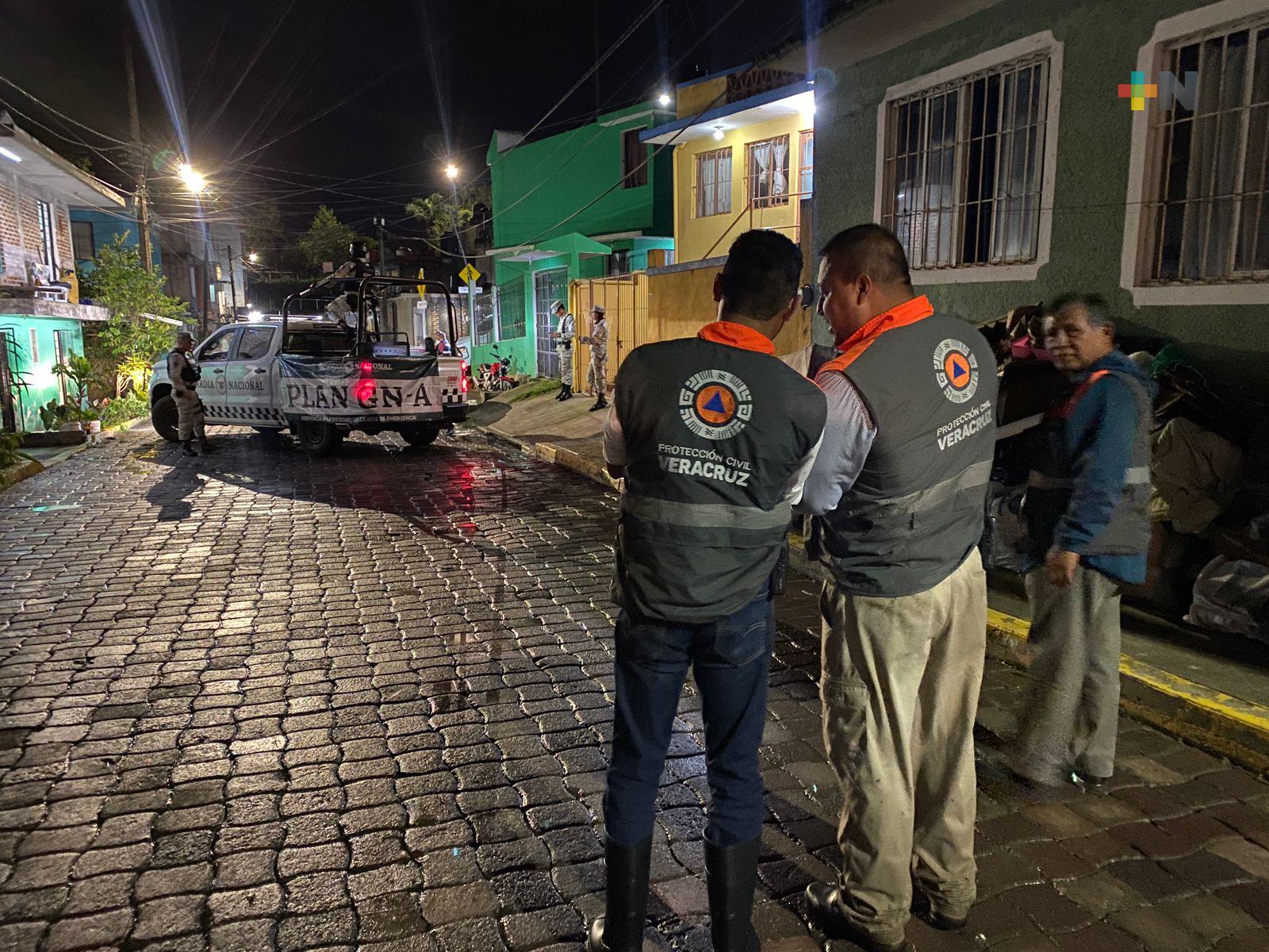 PC Estatal, GN y Sedena auxilian a población afectada en Colonia Isleta, de Xalapa