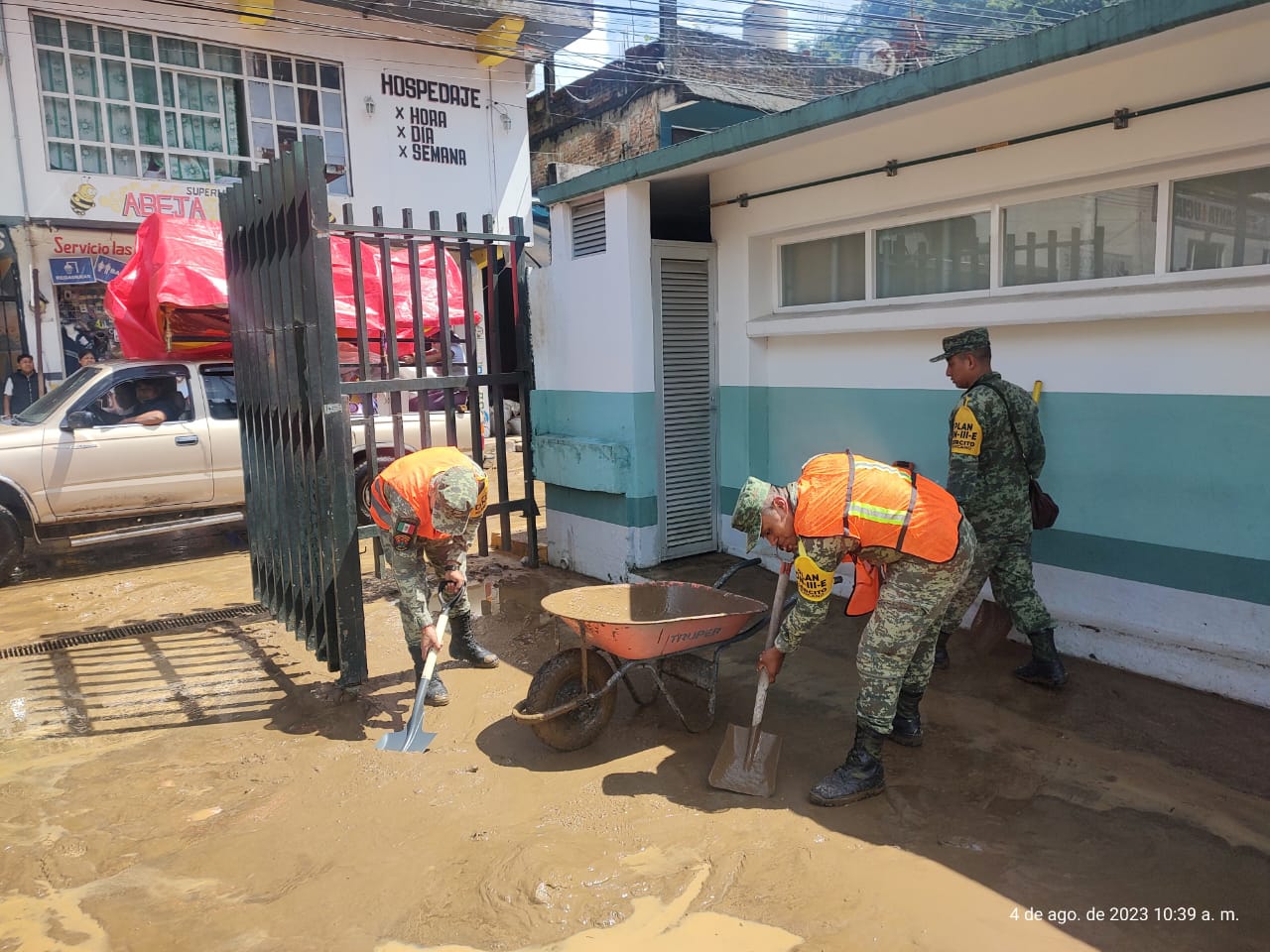 Personal del Ejercito Mexicano apoya en labores de auxilio en Zongolica