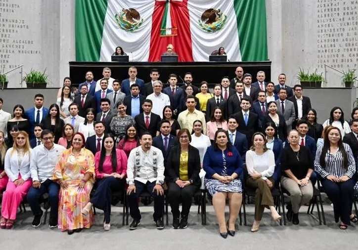 Sesiona Parlamento de la Juventud Veracruzana en Congreso local