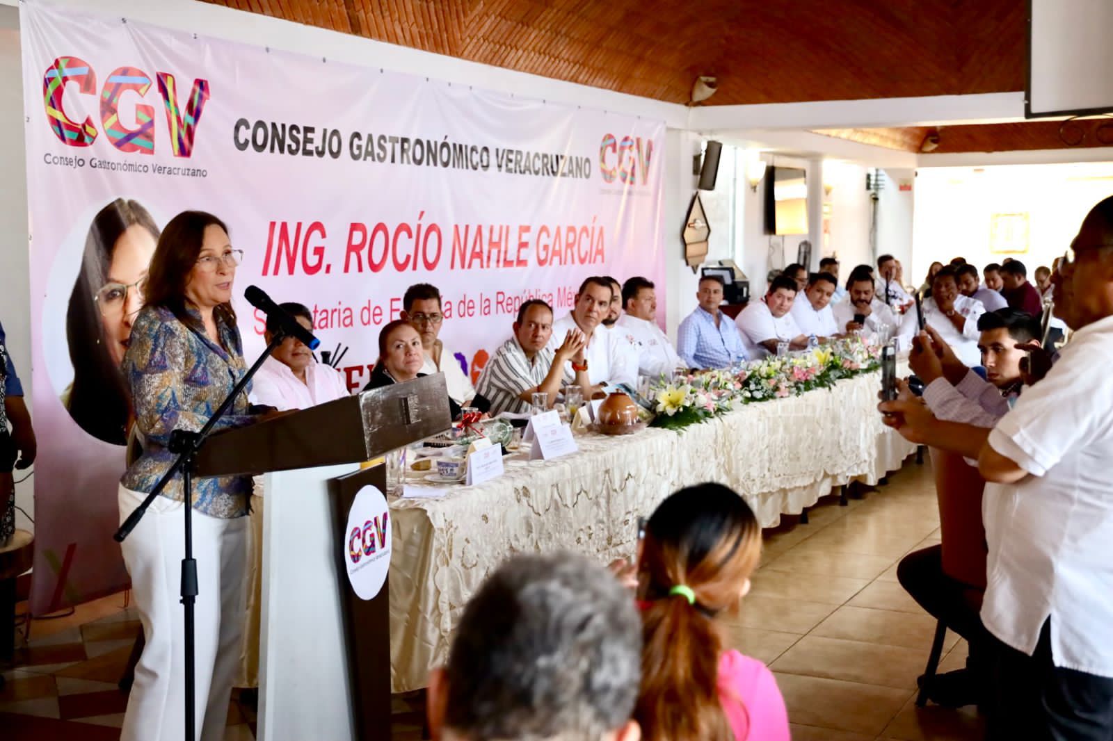 Celebra Rocío Nahle reunión con el Consejo Gastronómico Veracruzano