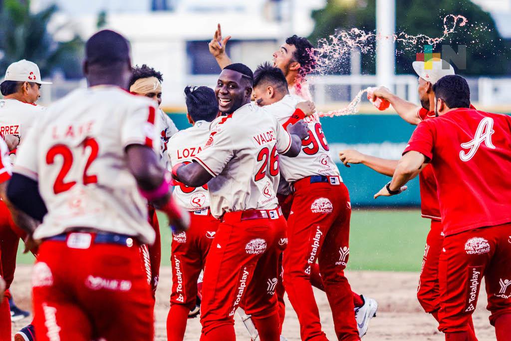 El Águila venció por 3-2 a Olmecas, en el primero de la serie